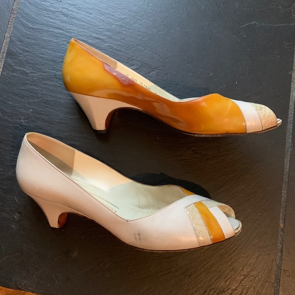 Vintage Two-Tone Peephole Pumps - Picture 6 of 15